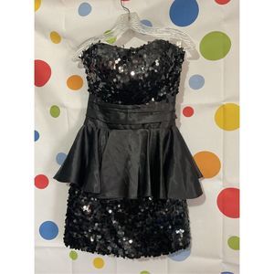 Flirt Maggie Sottero Formal Dress Size 4 Black Sequined💕🌿